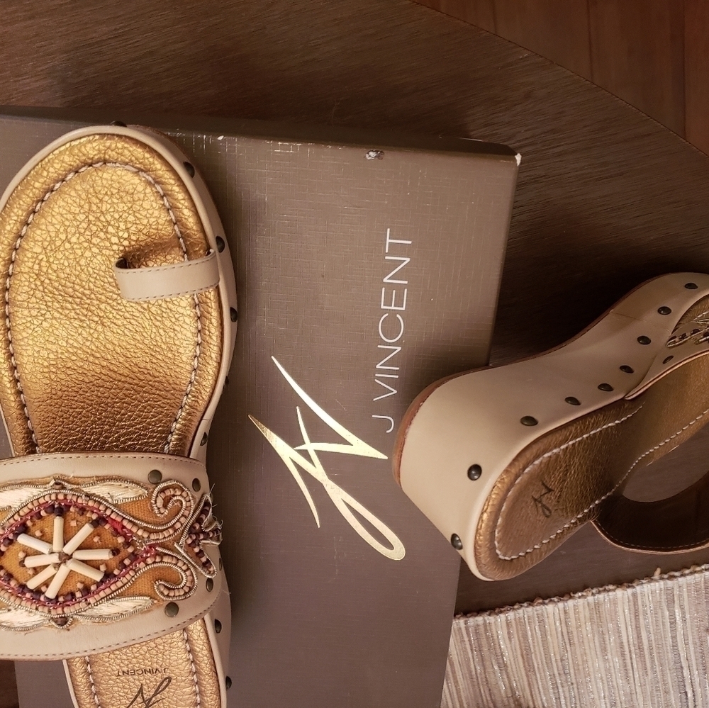 J. Vincent ladies 8m slides with embellished details. - Picture 2 of 5